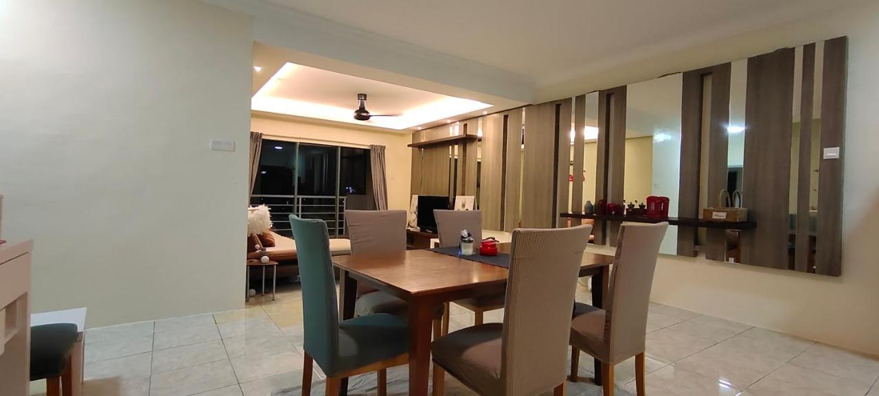Gold Coast International Resort Kampong Bukit Beruang Exterior photo